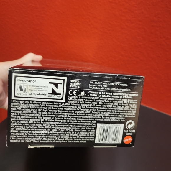 Twilight Victoria Barbie - Picture 6 of 6